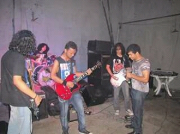 Banda Black Widow 