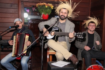 Trio Santoli MPB e Samba Curitiba